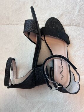 Nina Black Glitter Ankle-Strap Dress Shoes for Kids